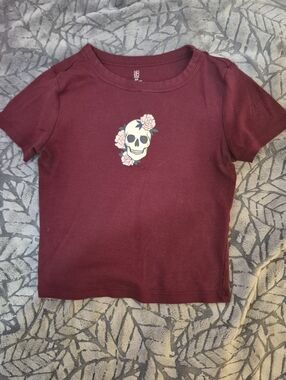 Womans Cropped Skull Floral Tee - Burgundy